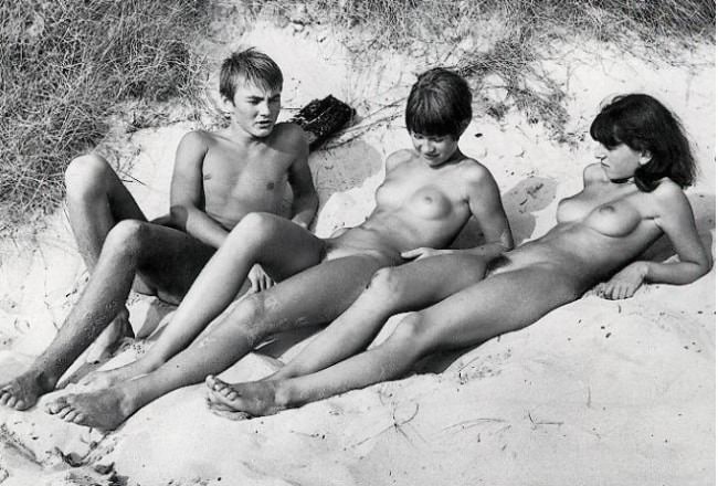 Beautiful naked young nudists retro photo [New Nudism]