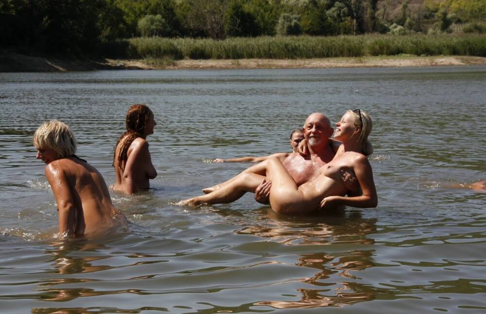 Naturist Family Event # 25 - We are naked in the bosom of nature