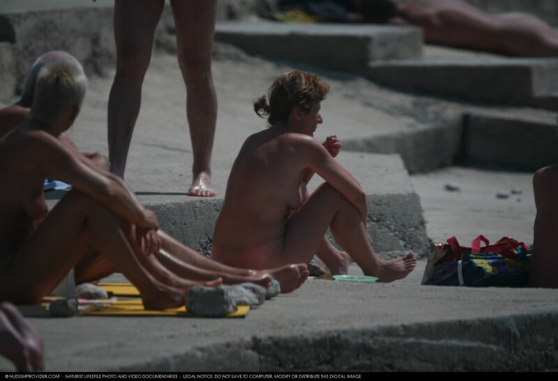 Nudist Rocky Family Angle gallery - Nudism contributes to the strengthening of psychological health