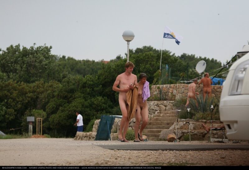 Nudism Family Indian Summer Painting photo gallery - A life free of unnecessary worries is a hallmark of naturism