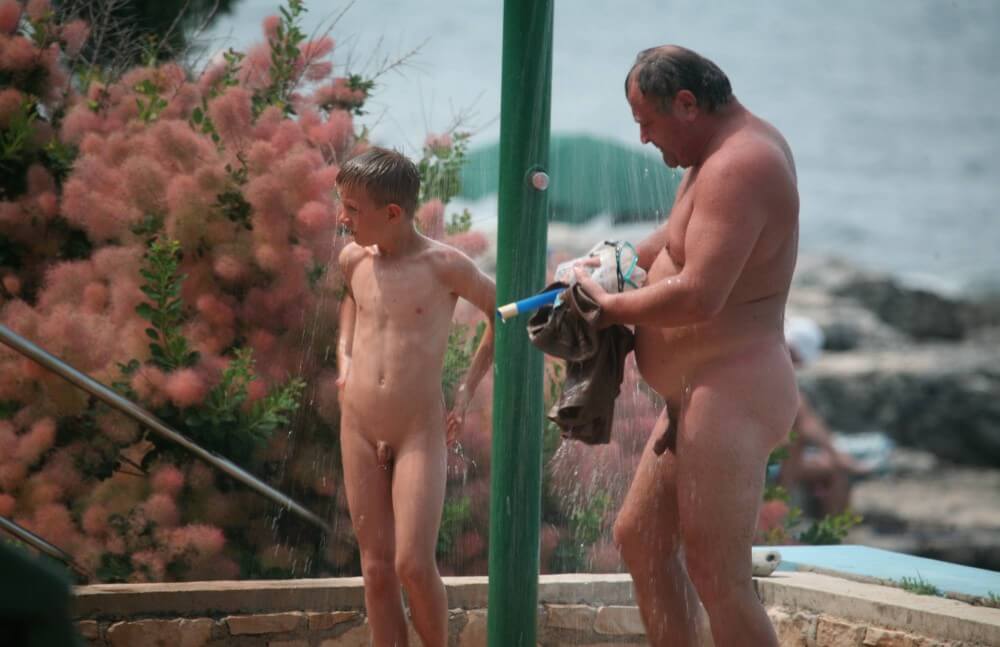 Naturist Shower Profiles pics - Nudism as a way to overcome body image issues and stereotypes