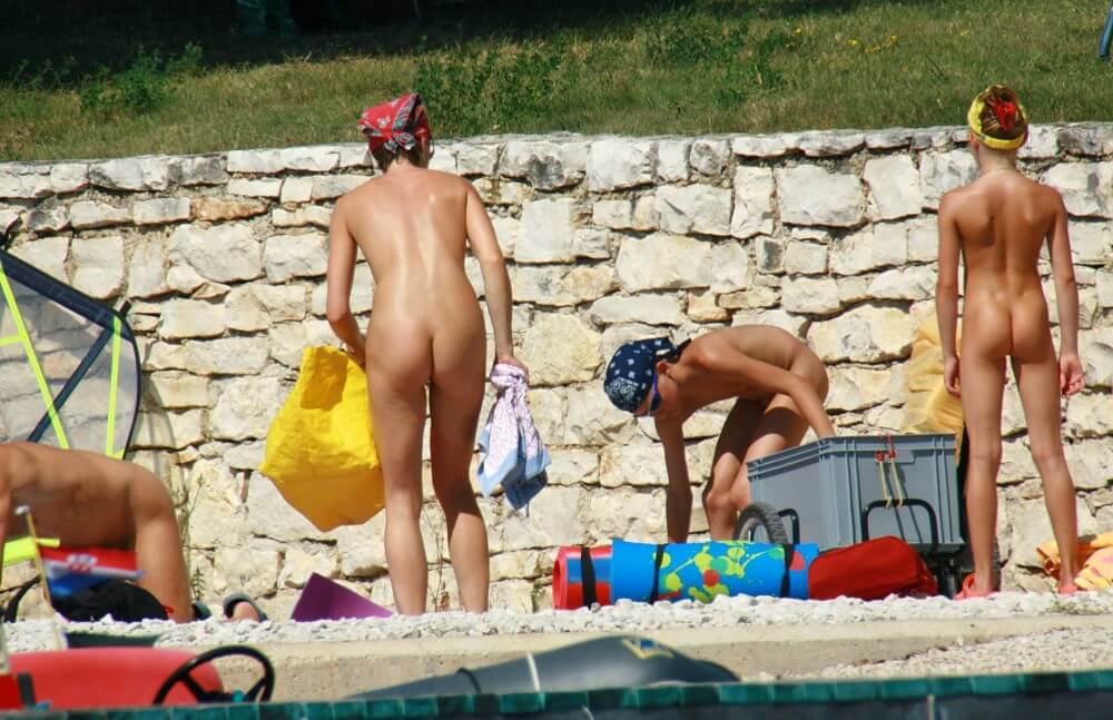 Sporty and Athletic Sands gallery - A nudist values the connection with nature and the human body