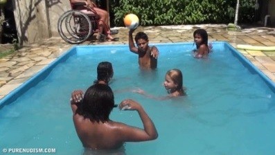 Oceanic Backyard Noon # 1 Full HD - Nature provides inspiration and energy for the lives of naturists