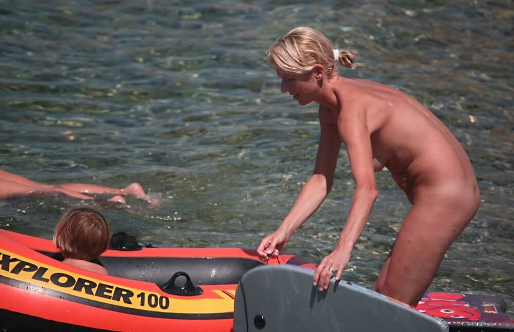 Red Boating for Two Nudists pics - Naturism enthusiasts choose the natural world