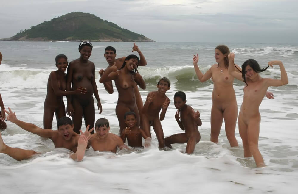 Photo nudism in Brazil - Nature provides energy and inspiration for the practice of naturism and nudism