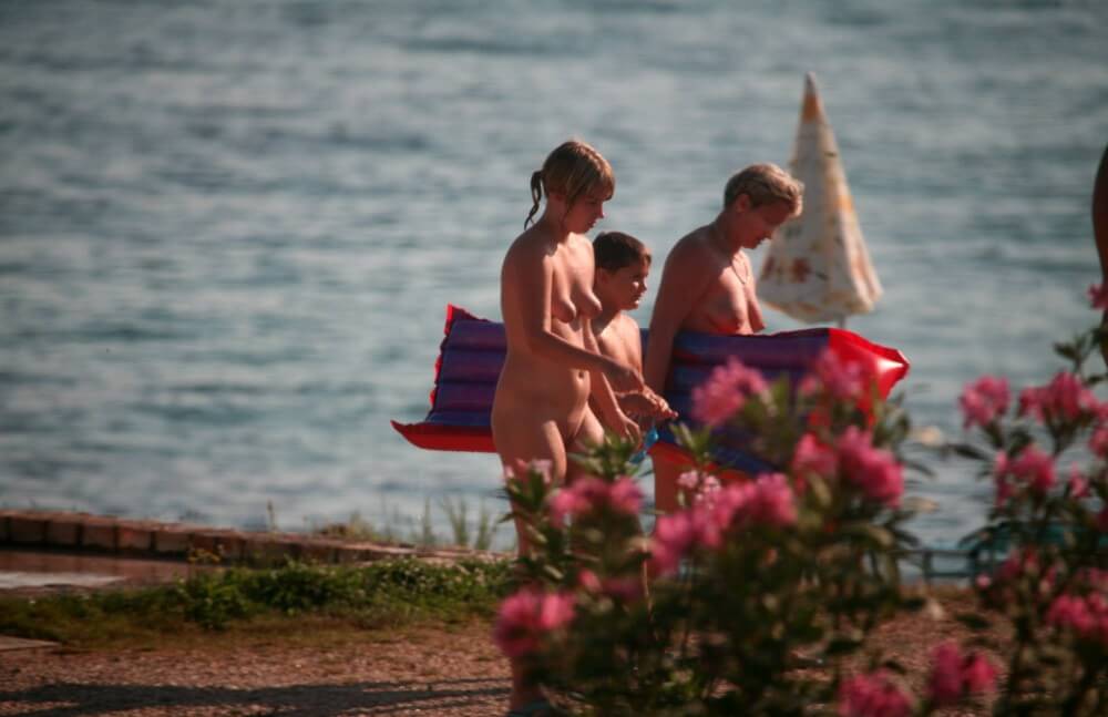 Dusk Til Dawn Showering phoros - We began to practice nudism consciously