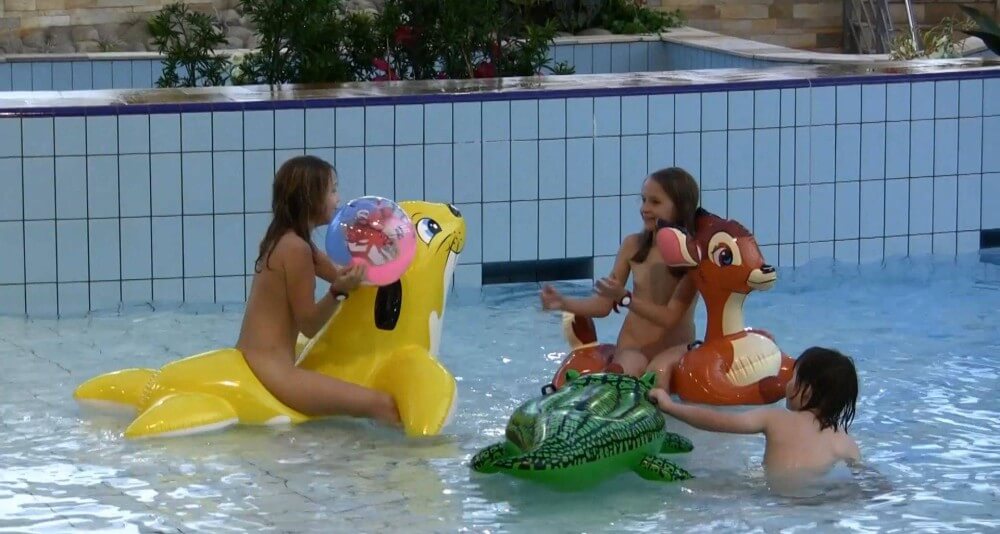 Aqua Extravaganza 1 Full HD - In naturism, sincerity and honesty are valued