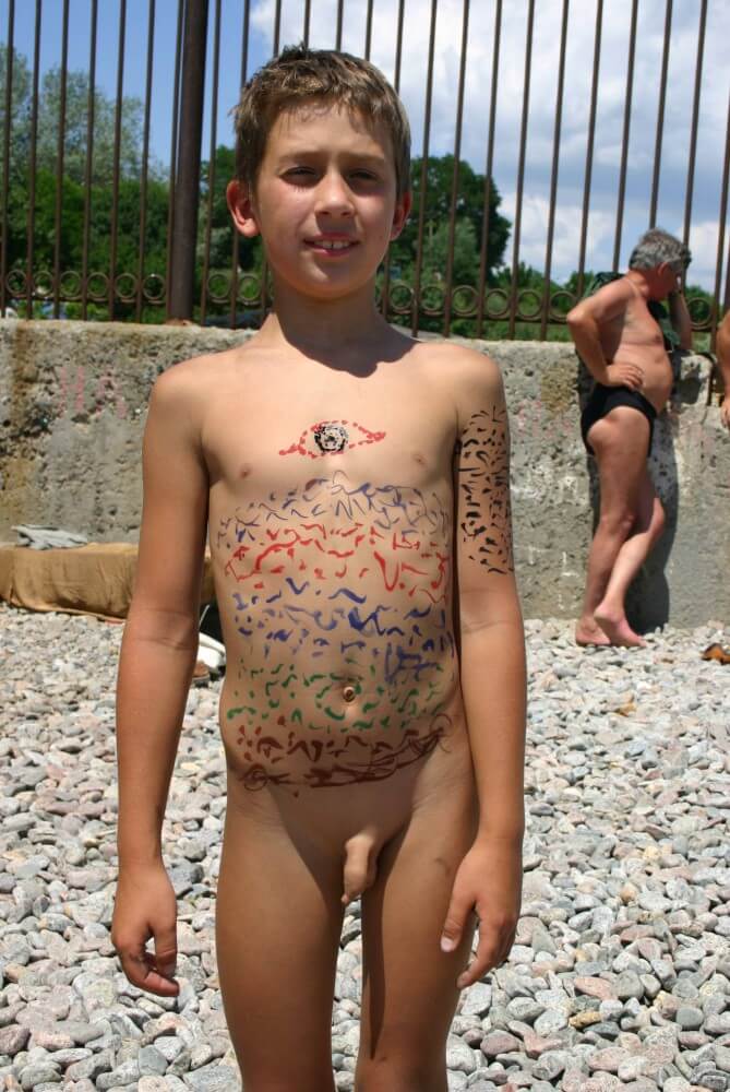 Father and Daughter Painted pics - Naturism and the ecological sustainability of natural recreation areas