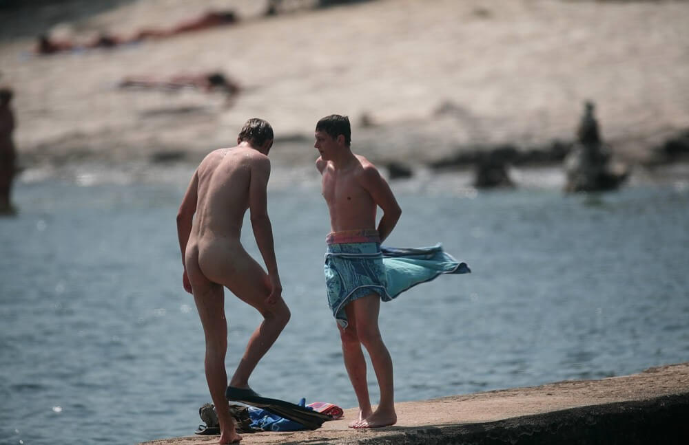 Nudists Boys - Water Prep On The Ledge - They value simplicity and naturalness, and encourage people not to feel self-conscious about being naked
