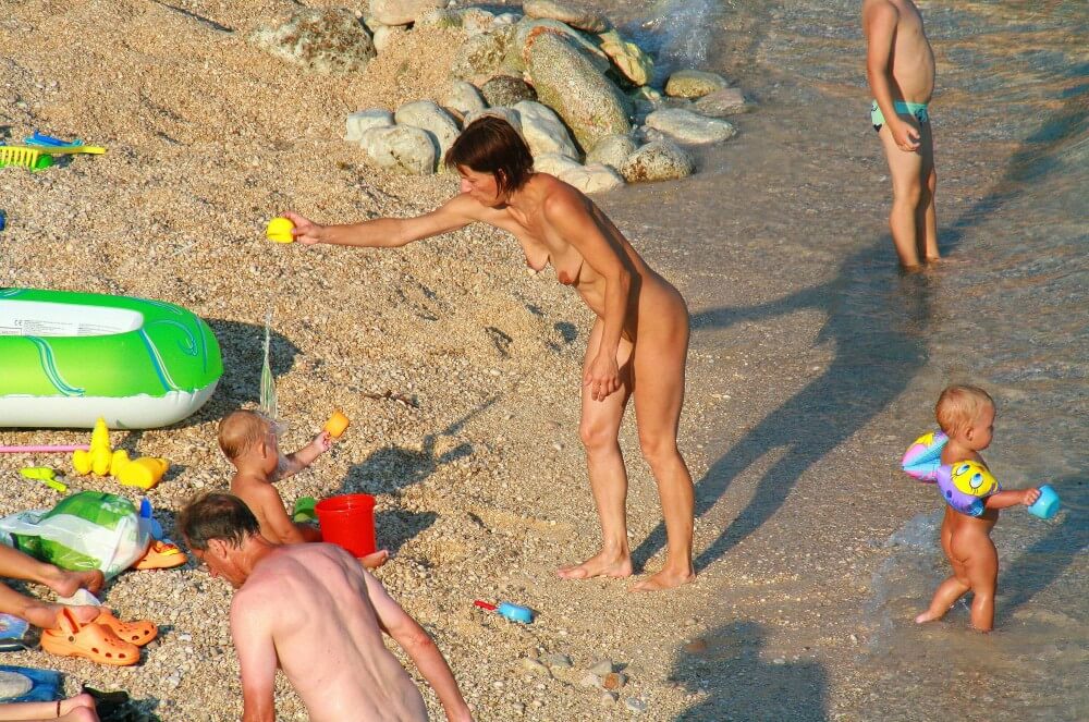 Ula Naturists Beach photo gallery - The desire to appreciate the beauty of the human body