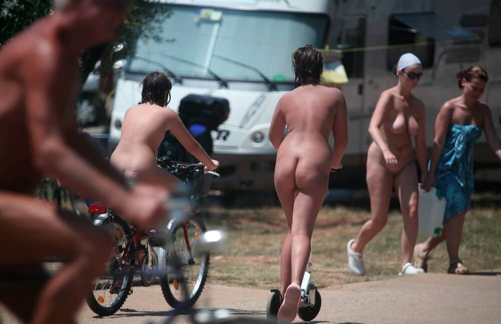 Park Misc Walks pics - The desire to be closer to nature and without clothes