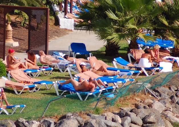 Enature - Les textiles - What exactly is nudism?