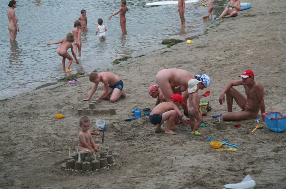 Nude Mom Nurture Series photos - Striving for tolerance and respect is the code of conduct among nudists