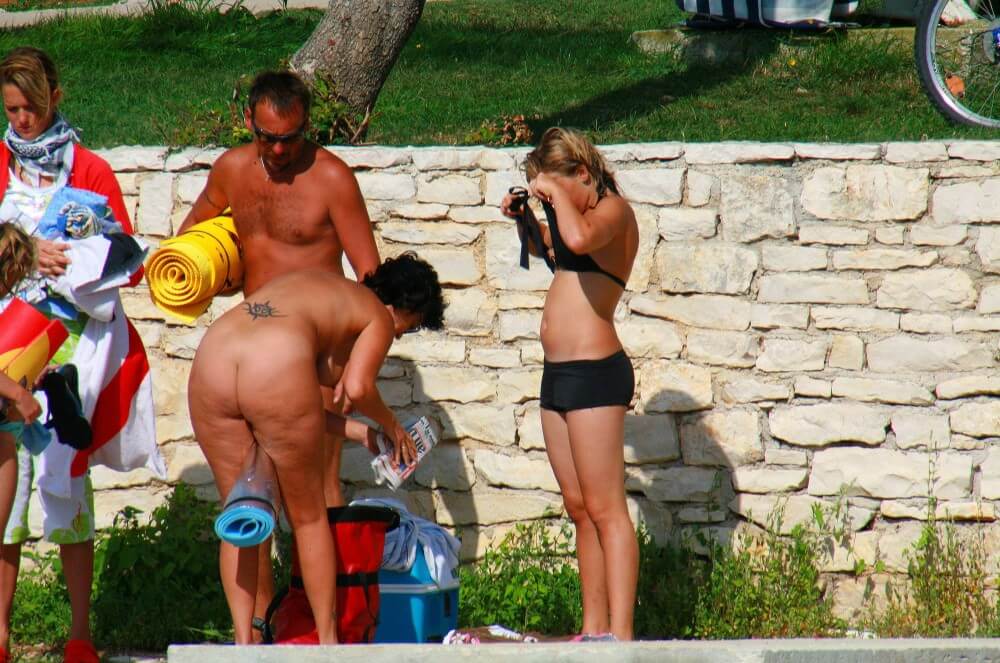 Ula FKK Sisters Day photo gallery - Nudism helps overcome complexes and fears