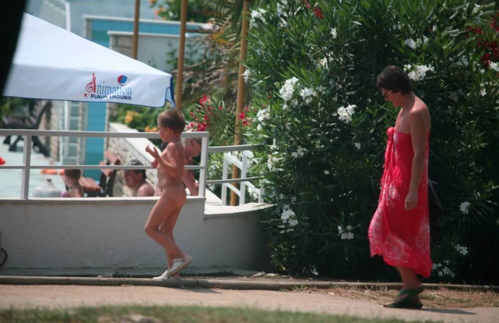 Naturist Pool Walkaround pics - Naturism helps break free from body stereotypes