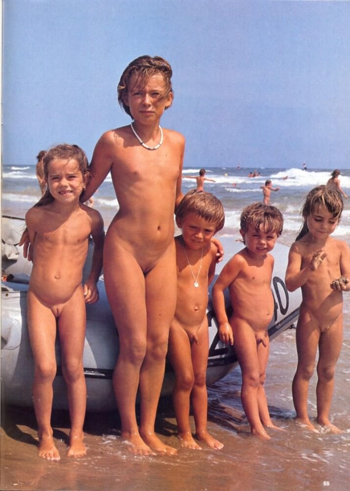 Jung und Frei Nr 2 - Overcoming insecurities is one of the goals of practicing nudism and naturism