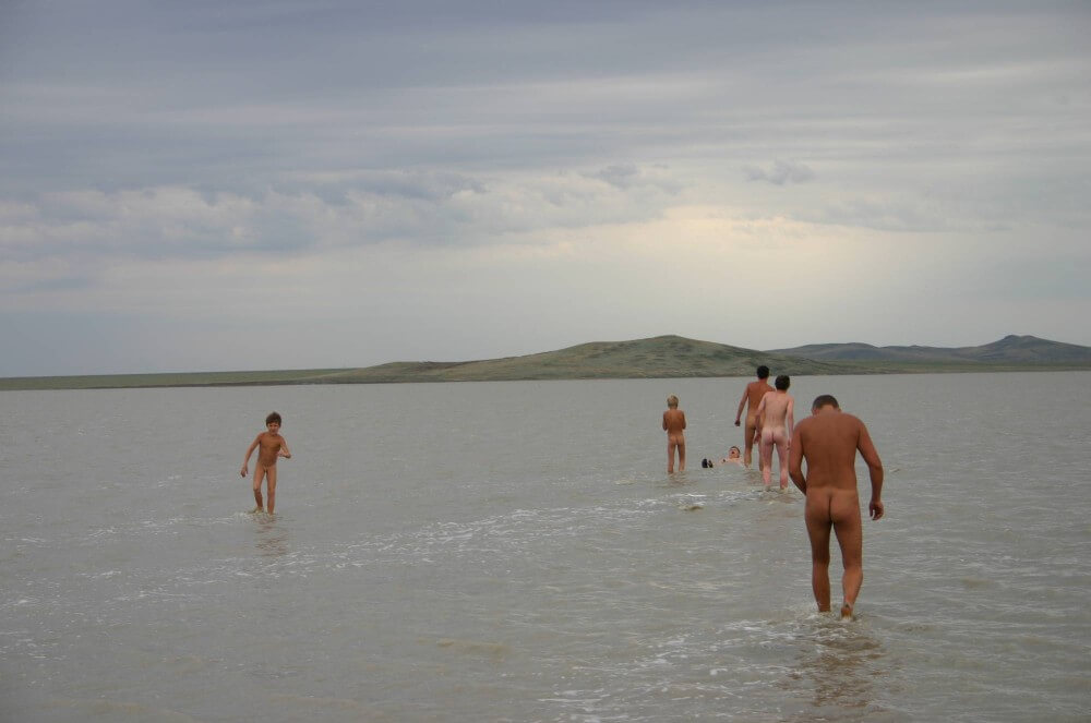 Black-Sea Body Mud Shots pics - Naturism helps us understand the important fact that the body is part of nature