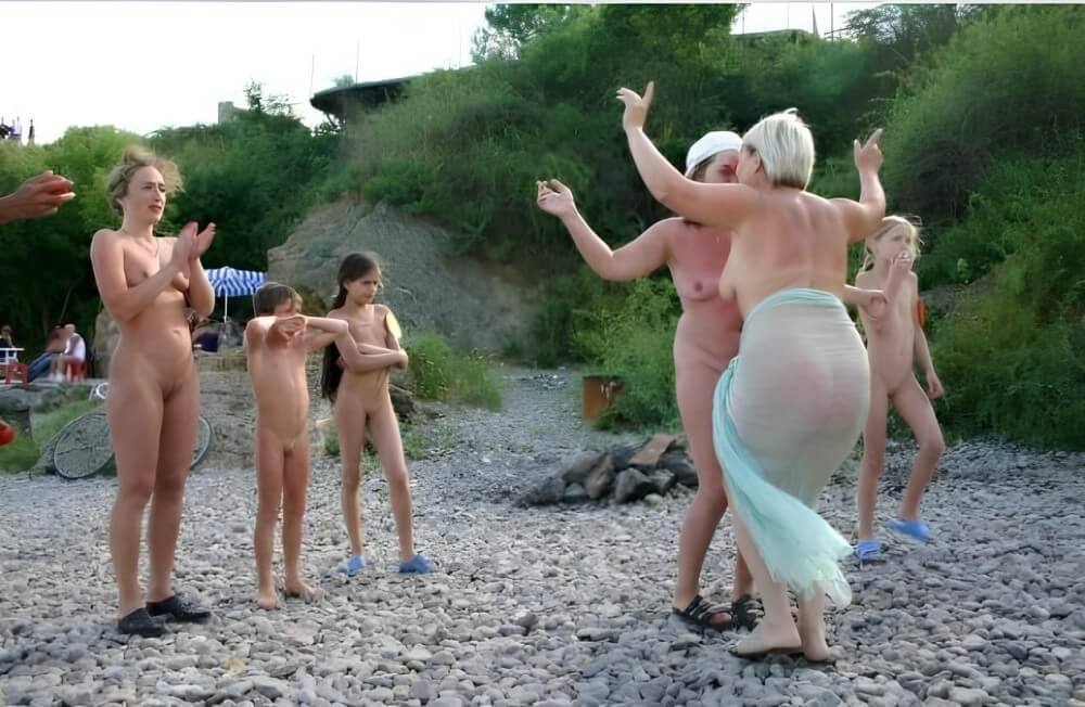 Dances on a beach pics - The emergence of naturism is linked to the name of Soren Sorensen