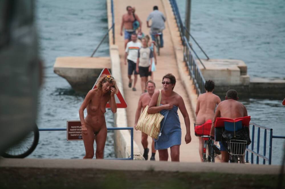 Crete FKK Bridge Crossing photos - Nudism strengthens health and self-esteem