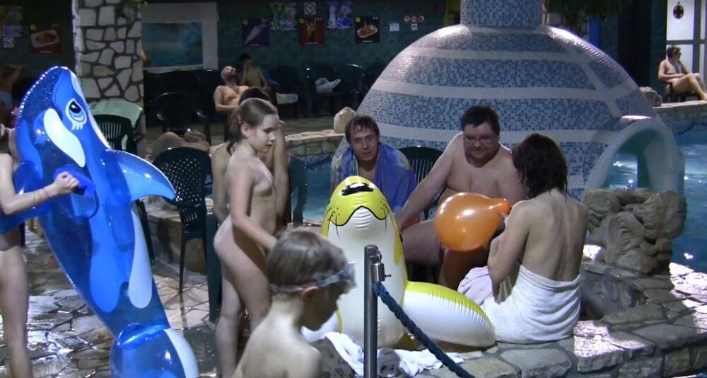 Grassy Outdoor Fitness Full HD - Family naturism in European countries