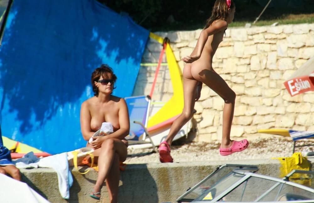 Bright Day Sun Tanning pics - There are many political figures among the movements supporters