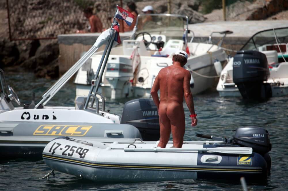 Boating and Floater Waters pics - Nudity as an expression of natural beauty