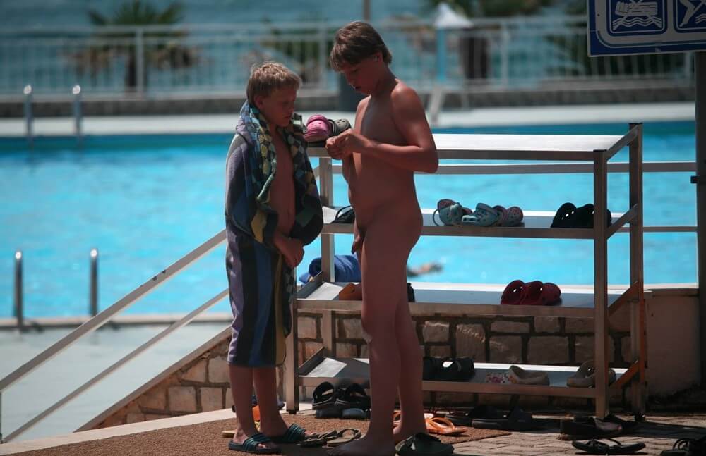 Scooter Travel Mid Day pics - Many consider a free body and nudism to be central to their lives