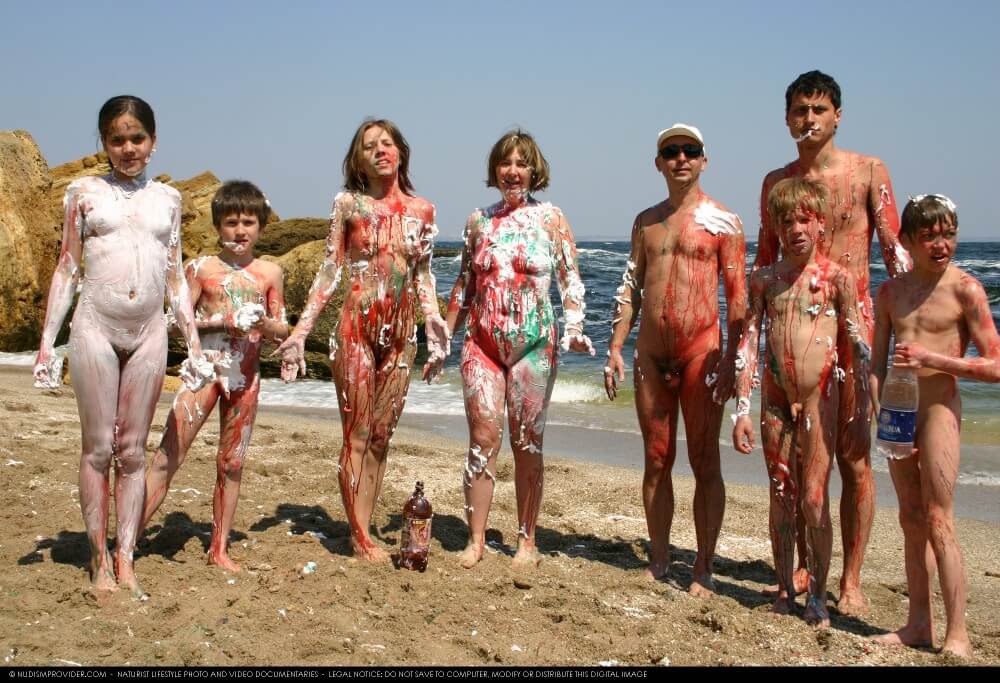 Naturism photo gallery # 58 - Health is strengthened through naturism