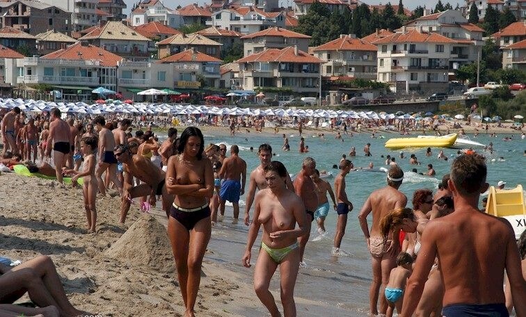 Enature - resort in solar Bulgaria - Nudism brings joy and pleasure