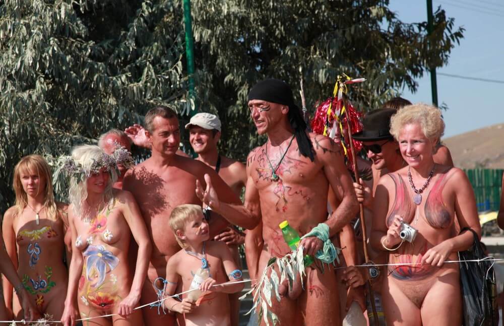 Naturist Day From Behind pics - Naturism encourages you to value inner harmony and peace