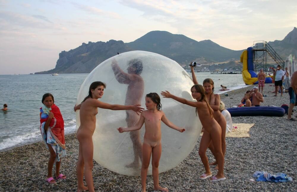 Pics Walk on the Beach Balloon - Visiting the Beach Without Clothes