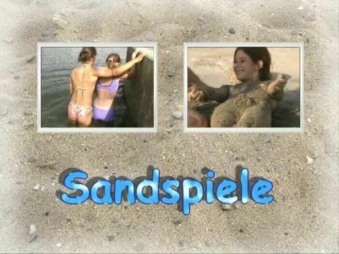 Naturistin: Sandspiele - Nudity as an expression of natural beauty