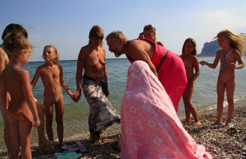 Water Drying Off pics - Ethical Principles of the Nudist Community