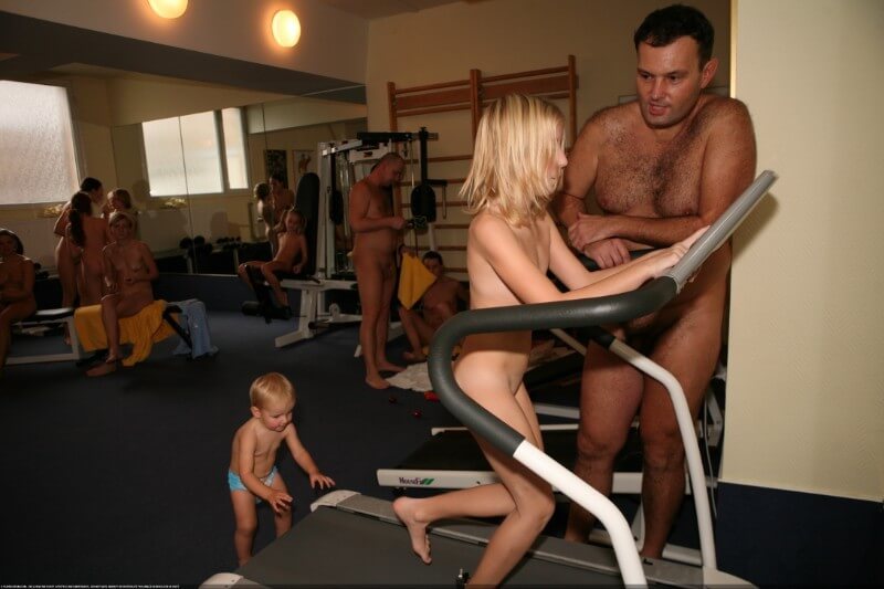 Record room naturists photos - Many beautiful people without clothes