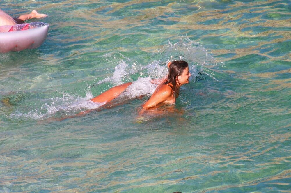 Ula FKK Teen Shore Run pics - Boundaries disappear in the world of nudism