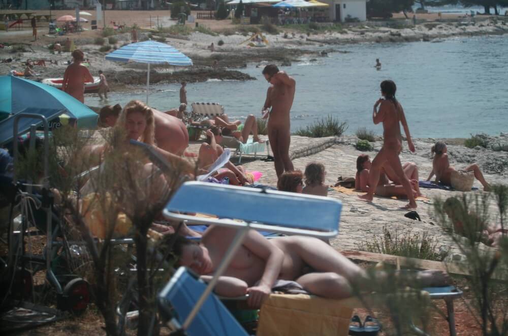 Nuda Beach Wide Outlook pics - Naturism teaches you to accept yourself and others