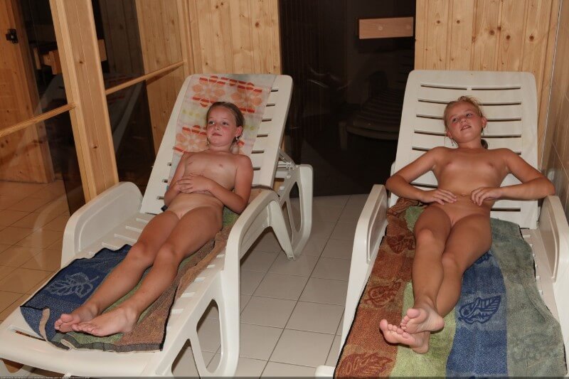 Record center relaxation photos - Freedom is part of naturism