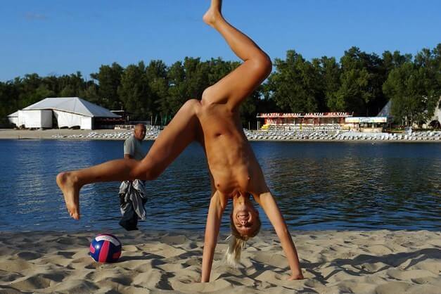 Enature presents - The desire to be closer to nature and without clothes