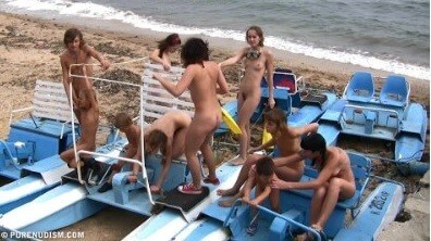 A group of naturists at sea - Types of recreation in nudist destinations