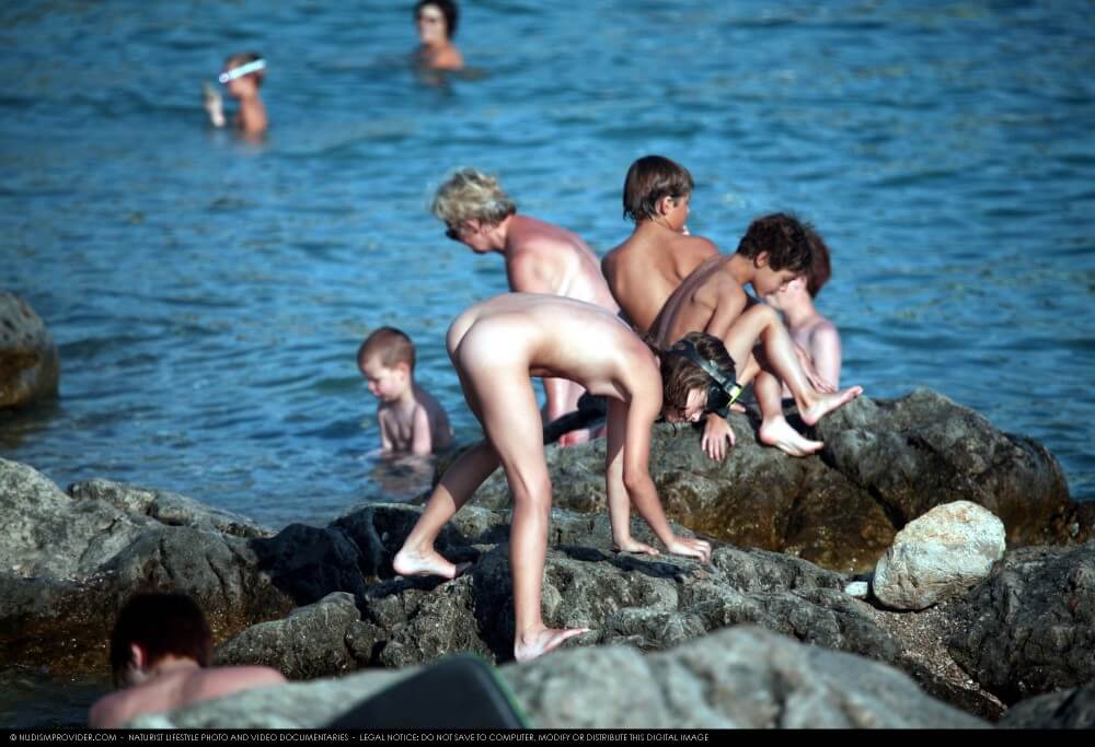 Summer day on the Black Sea photos - Getting rid of clothes