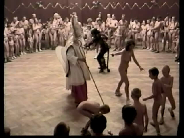 Helios Natura: Christmas Kinder Spiele - Nature fills naturists and nudists with energy and inspiration